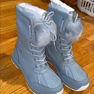Brand new Women’s UGG snow boot